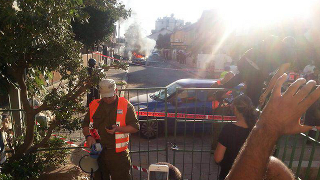Fire caused by rocket fire on Kiryat Gat (Photo: Eran Menahem)